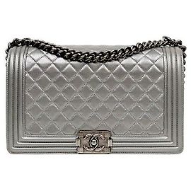 Chanel Borsa a tracolla Boy grande argento