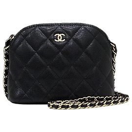 Chanel Timeless Classic Half Moon Mini Crossbody Bag mit goldenem CC-Logo