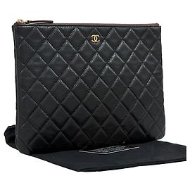 Chanel Borsa a pochette New Medium in Caviar placcata oro Nera
