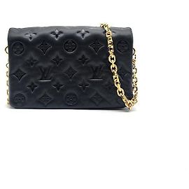 Louis Vuitton Pochette Coussin in pelle nera