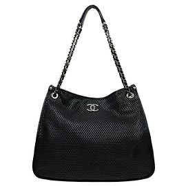 Chanel Borsa a tracolla CC traforata nera