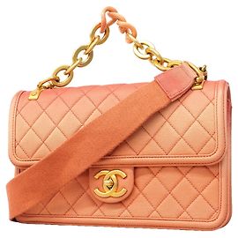 Borsa a tracolla Chanel Matelassé in pelle caviar rosa