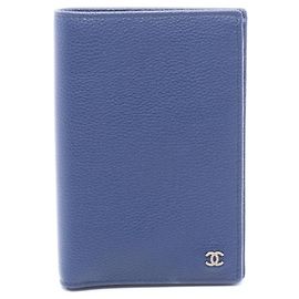 Étui à passeport en cuir bleu marine Chanel Coco Mark