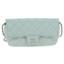 Custodia Occhiali Chanel Classic con Catena in Caviar Matelassé