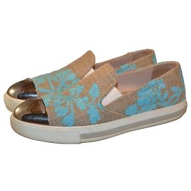Miu Miu Sneaker aus beigem und blauem Canvas