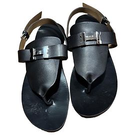 Hermès Hermes Leder-Thong-Sandalen in Schwarz mit H-Logo