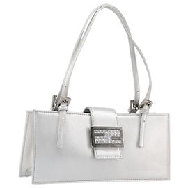 Borsa a mano FENDI Mamma Baguette in pelle argento Auth 199212SAV