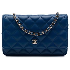 Borsa a tracolla Chanel CC matelassé in pelle d'agnello blu Wallet On Chain