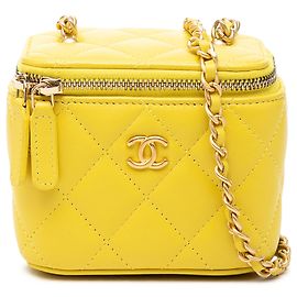 Mini Vanity Case Chanel in Lambskin Matelassé Giallo con Catena e Tracolla