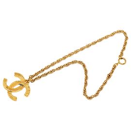 Collana con pendente testurizzato Chanel CC placcato oro