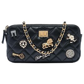 Clutch Double Zip con Catena Crossbody Chanel Reissue 2.55 Lucky Charms in Pelle di Vitello Matelassé Nera