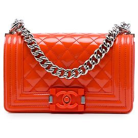 Borsa a tracolla Chanel Boy Flap Small in pelle verniciata matelassé e acrilico, Orange