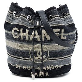 Borsa a secchiello Deauville a strisce in tela e lana grigia Chanel