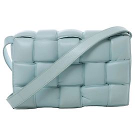 Borsa a tracolla Bottega Veneta Padded Cassette Maxi Intrecciato in pelle blu