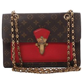 Borsa a tracolla Louis Vuitton Victoire Monogram Canvas in Brown x Red M41731