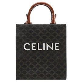 Céline Ein Vertical Cabas Modell in kleiner Größe, das Celine's Triomphe Canvas mit Kalbsleder kombiniert. Seine markante hohe, vertikale Silhouette hat eine effiziente Struktur, die sich zum Aufbewahren eines Tablet PCs oder