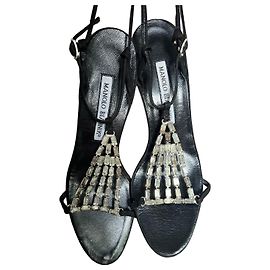 Manolo Blahnik Sandali con tacco in camoscio nero e cristalli