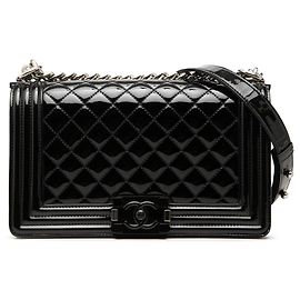 Sac bandoulière Chanel Boy Flap en acrylique verni matelassé noir, taille Old Medium