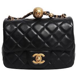 Chanel Borsa Classic Single Flap mini in pelle d'agnello matelassé a diamante nera