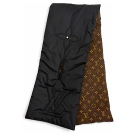 Louis Vuitton Echarpe Pillow Monogram Shawl