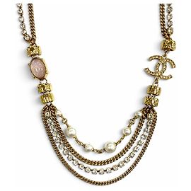 Collana a catena Chanel C24P Coco Mark in perle ecologiche e logo crush