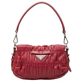 Borsa a spalla Prada Mini Nappa Gaufre con fiocco rossa