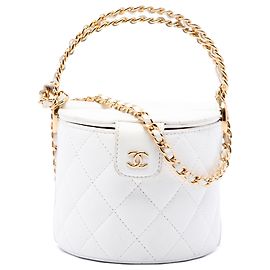 Borsa vanity rotonda Chanel in pelle di agnello matelassé bianca con logo CC, manico superiore e catena