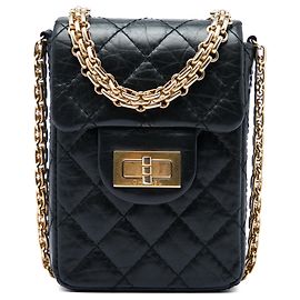 Chanel Reissue 2.55 Handyhalter aus schwarzem gestepptem Kalbsleder mit Kette