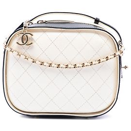 Chanel Vanity Case Small CC Matelassé in Pelle di Vitello Crumpled Bianca