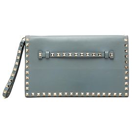 Clutch a patta Rockstud in pelle blu Valentino