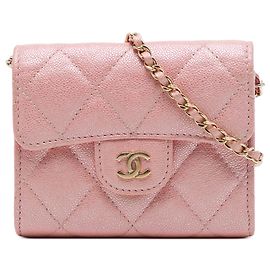 Portacarte con catena Chanel Pink CC trapuntato in pelle Caviar iridescente