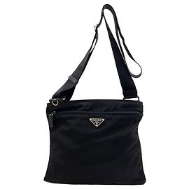 Bolsa de ombro longa Prada em nylon preto
