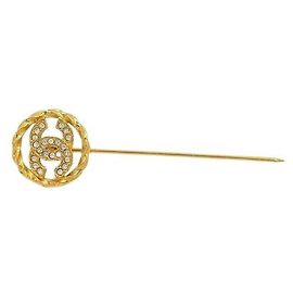 Broche Chanel de metal dorado con strass