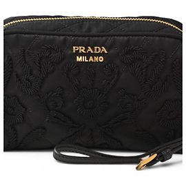 Pouch Prada in nylon nero con ricami floreali