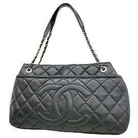 Borsa Tote Chanel in pelle di vitello martellata nera