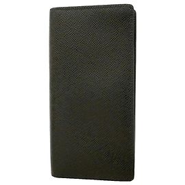 Louis Vuitton Taiga Portefeuille Brazza Long Wallet