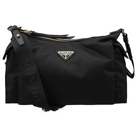 Prada Bolsa de ombro grande em nylon preta