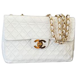 Chanel Classic Flap Maxi Jumbo Tasche aus weißem Leder