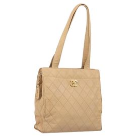 Bolso de hombro CHANEL Matelasse de piel de cordero Beige Gold CC Auth bs36843
