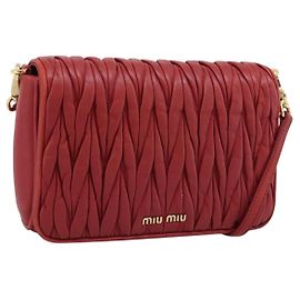 Miu Miu Matelassé Schultertasche aus Leder Rot Gold Auth 201956