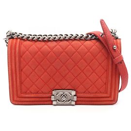 Borsa a tracolla Chanel Boy in pelle di vitello grana rossa