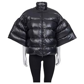 Chaqueta Puffer Oversized Valentino Negra | IT 38/XS de segunda mano