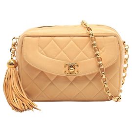 Bolsa de Ombro Chanel Matelassé com Borla