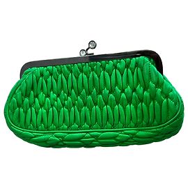 Clutch Miu Miu Frame Clutch Matelassé Lux Kiss Lock Clutch small