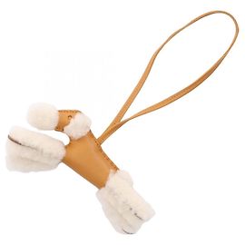 Charm Hermès Buddy Marrone e Bianco in Pelliccia e Agnello