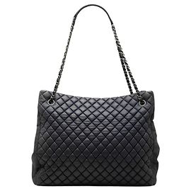 Borsa Tote a catena matelassé Chanel Matelassé