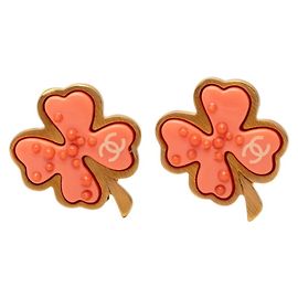 Pendientes de clip Chanel Coco Mark con motivo de trébol