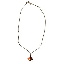 Hermès Halskette mit Anhänger aus Gelbgold und Koralle