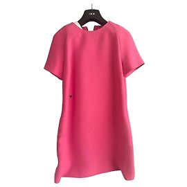 Vestido de verano rosa Christian Dior con motivo de abeja
