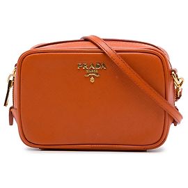Prada Camera Bag aus orangefarbenem Saffiano-Leder